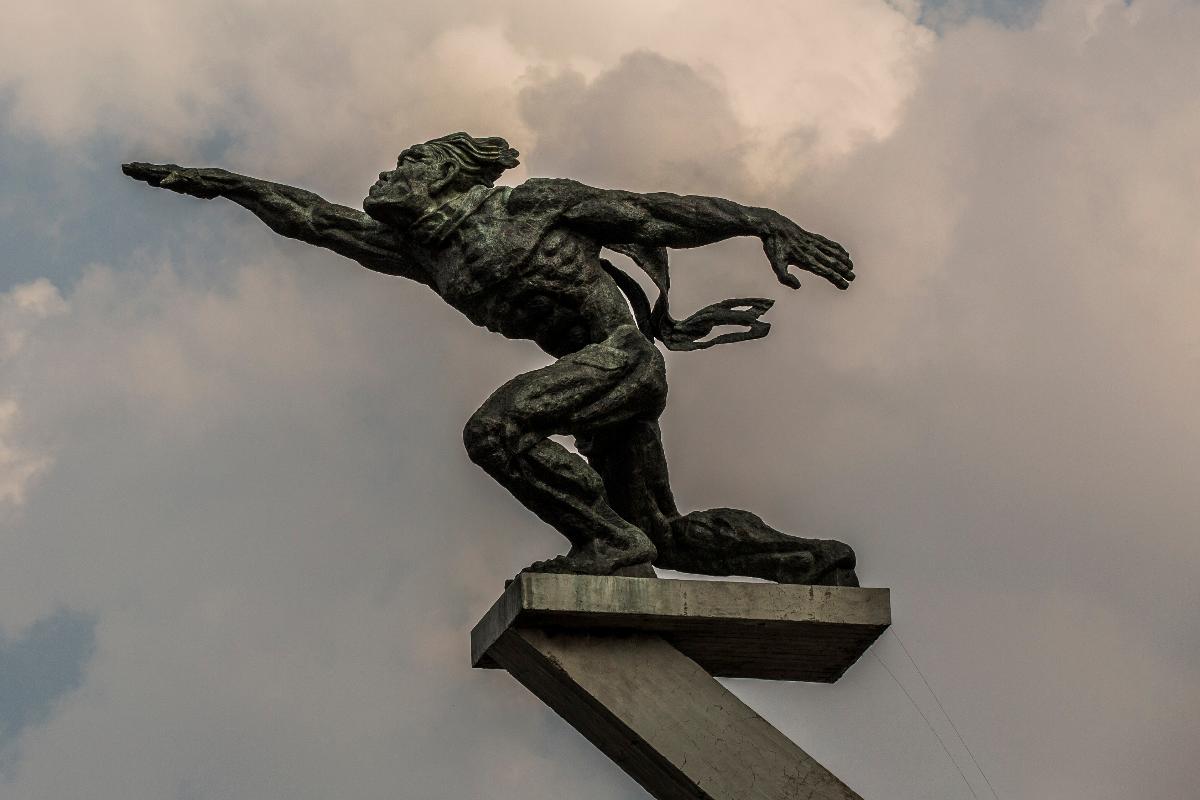 A estátua de Dirgantara, um dos vários monumentos influenciados pelos comunistas em Jacarta, na Indonésia | KEMAL JUFRI/NYT