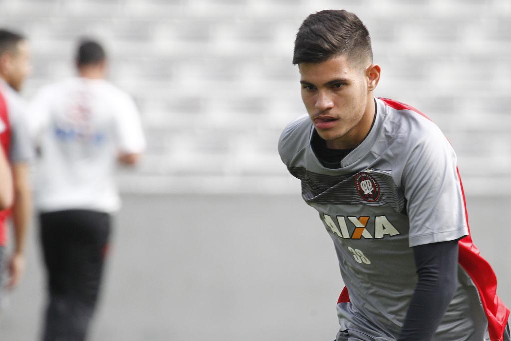 Bruno Guimarães desponta como uma das revelações do time aspirante do Atlético. | Daniel Caron/Gazeta do Povo