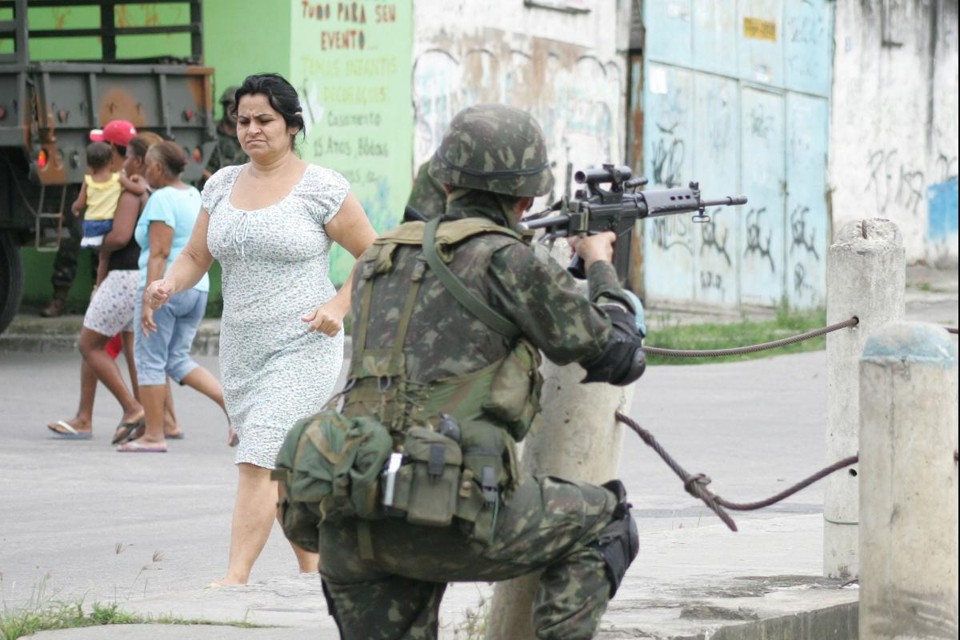 Forças Armadas realizaram bloqueios nos acessos à comunidade do Complexo do Alemão, zona norte do Rio de Janeiro, em novembro do ano passado | WESLEY SANTOS - AEWESLEY SANTOS - AE