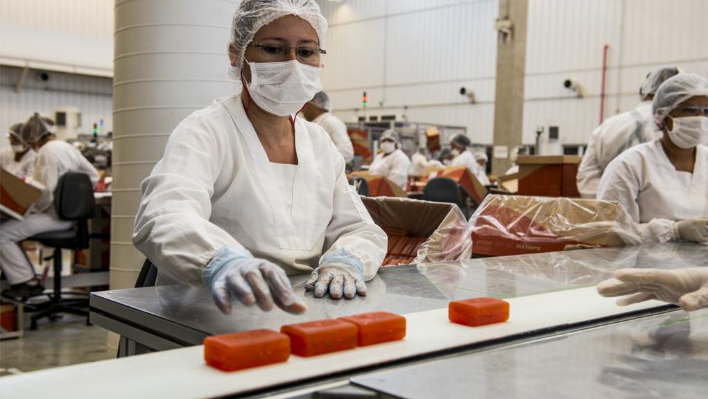 Fábrica na Natura, em Belém, no Pará. Na foto, produção da linha de sabonetes Natura Eko. | Henry Milléo/Gazeta do Povo