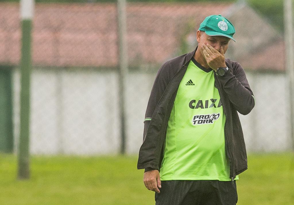 Sandro Forner está preocupado com desempenho do Coxa na competição nacional. | Hugo Harada/Gazeta do Povo