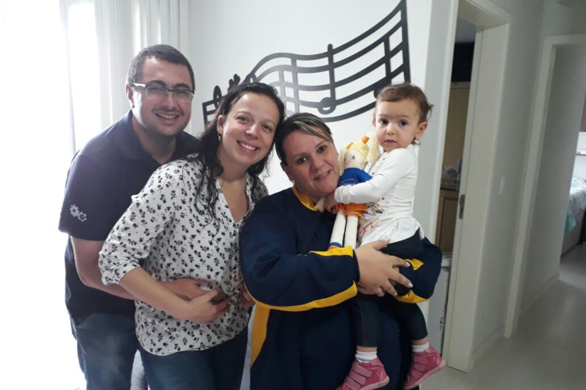 Visita a casa de Maria Eduarda: iniciativa auxilia no processo de adaptação. | Diivulgação.