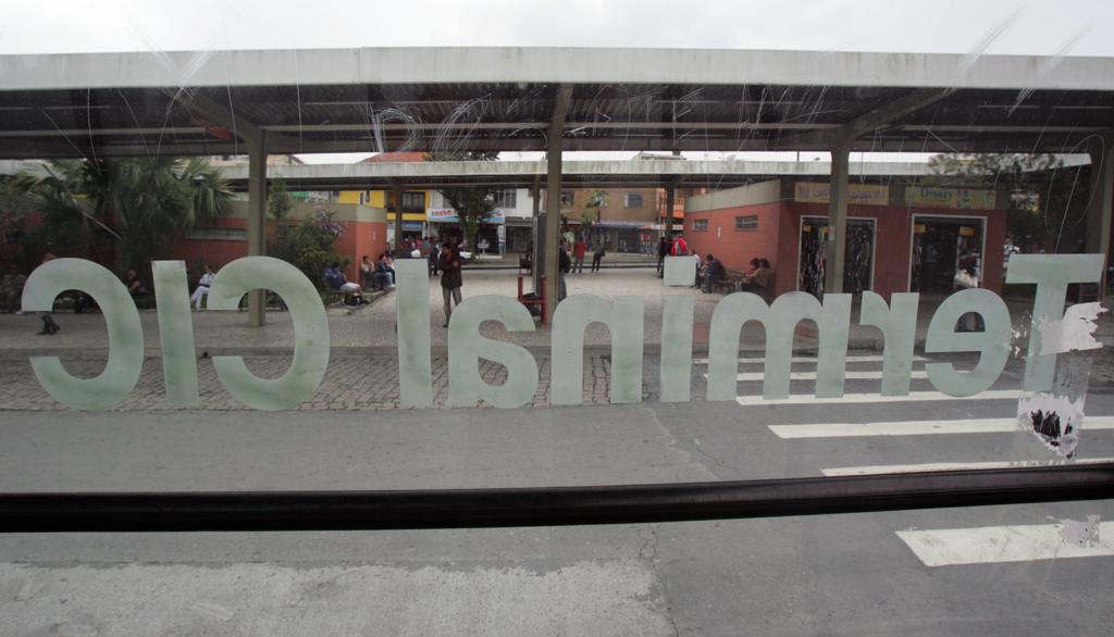 Três homens armados entraram na linha de ônibus Fazenda Rio Grande/CIC e anunciaram um arrastão na noite de sexta-feira (2) | Henry Milléo/Gazeta do Povo/Arquivo
