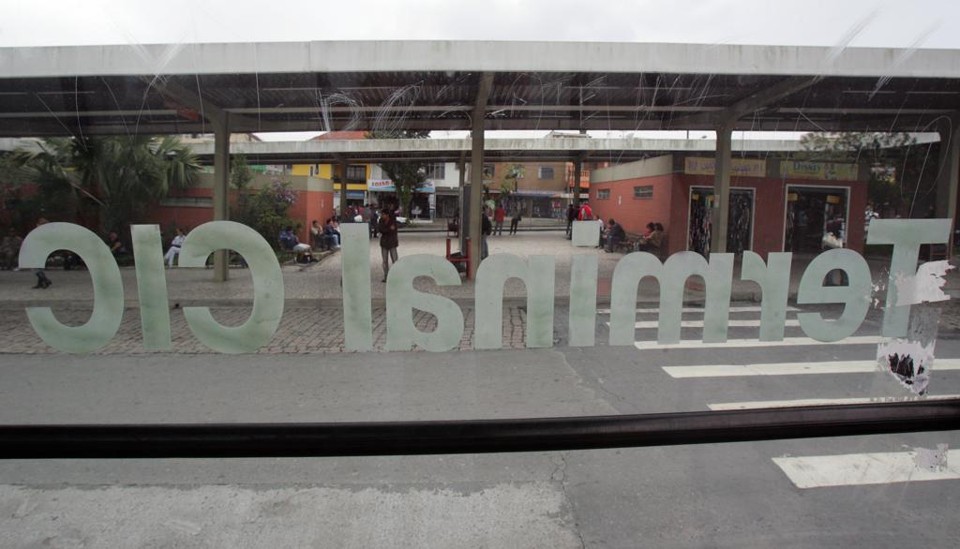 Três homens armados entraram na linha de ônibus Fazenda Rio Grande/CIC e anunciaram um arrastão na noite de sexta-feira (2) | Henry Milléo/Gazeta do Povo/Arquivo