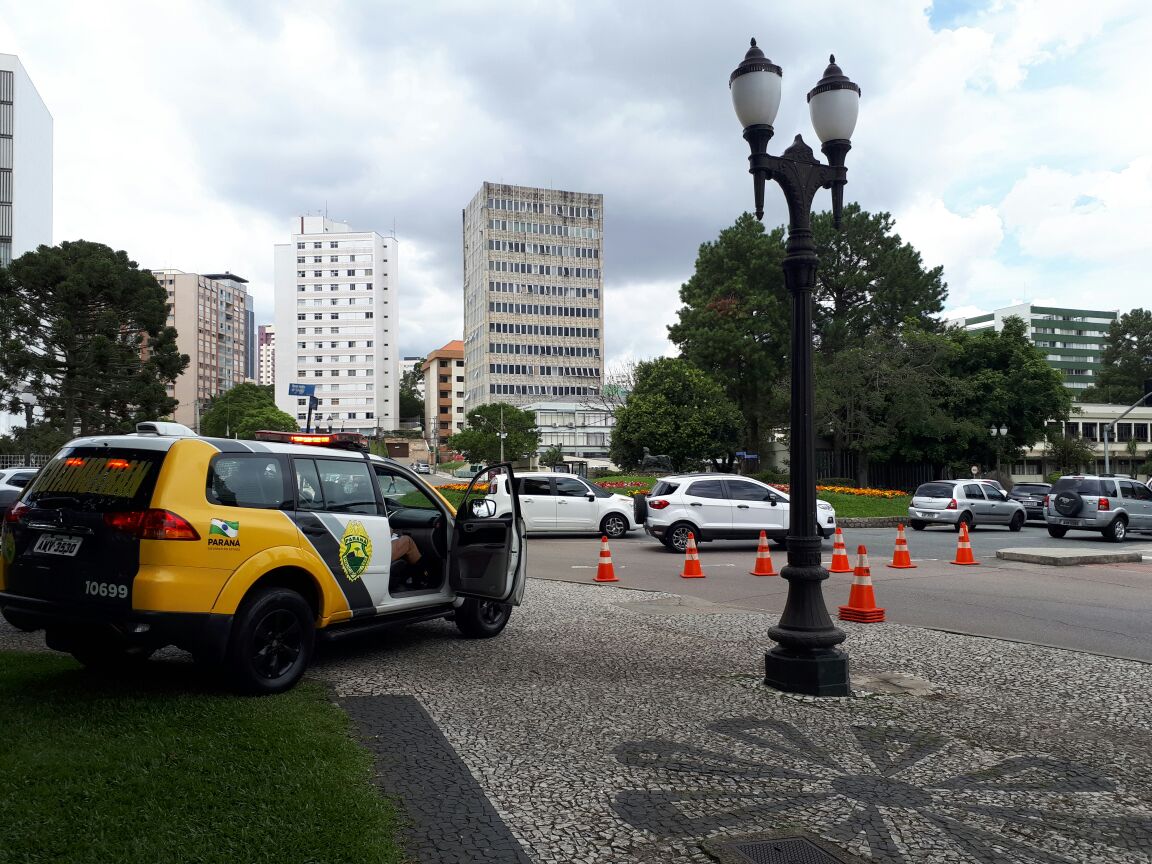 BPTran bloqueia cruzamentos no Centro Cívico para o julgamento de Carli Filho. | Vinicius Cordeiro/Gazeta do Povo