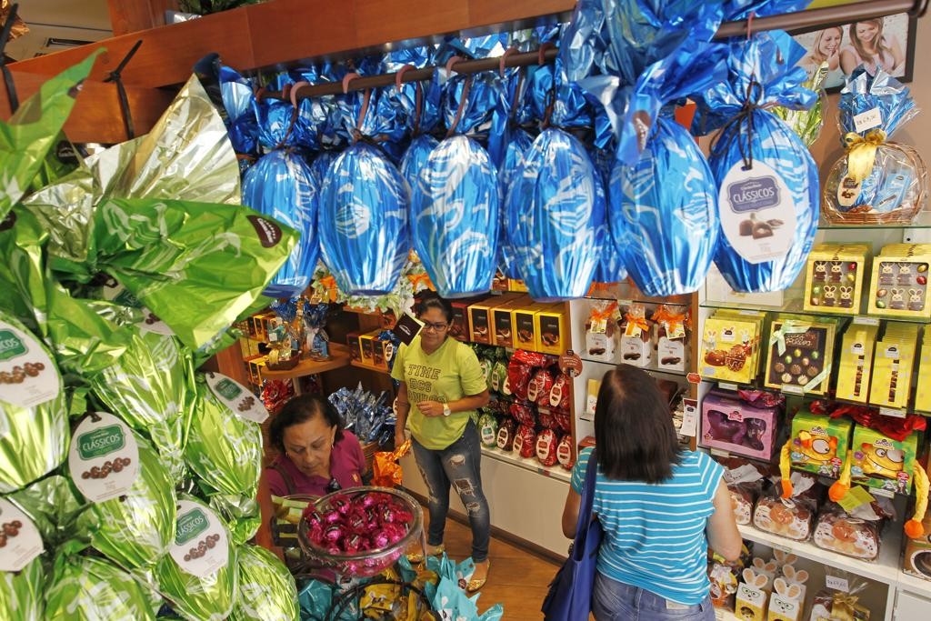 Na Cacau Show,  os trabalhadores que reforçaram as equipes de produção começaram em julho de 2017, mas ainda há vagas abertas para a área de vendas.