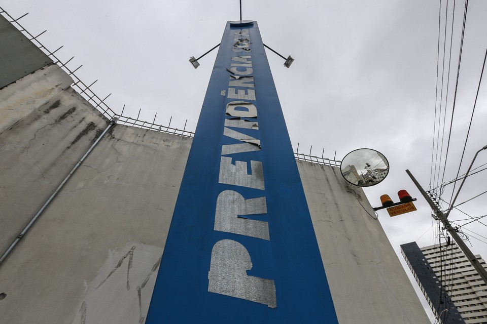 Governo desiste oficialmente de votar reforma da Previdência e anuncia plano B | Jonathan Campos/Gazeta do Povo