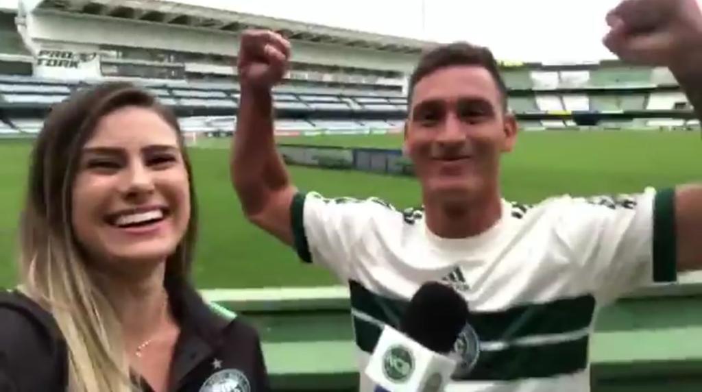 Alvarenga foi anunciado pelo Coxa nesta quarta-feira. | Reprodução/
