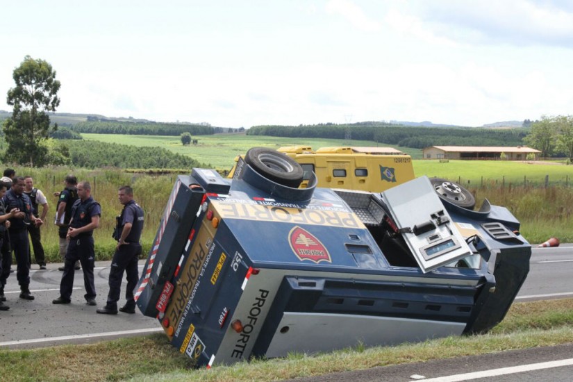 Polícia Civil segue a investigação da tentativa de assalto ao comboio de carros-forte. | Gerson Klaina/Tribuna do Paraná
