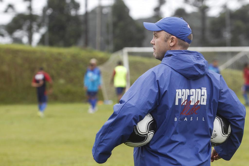 O interino Ademir Fesan está preocupado com a produção ofensiva do Tricolor. | Daniel Caron/Gazeta do Povo
