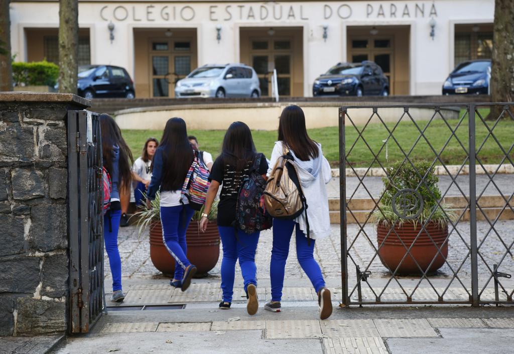 Alunos da rede pública de ensino voltam às aulas nesta segunda-feira (19). | Aniele Nascimento/Gazeta do Povo