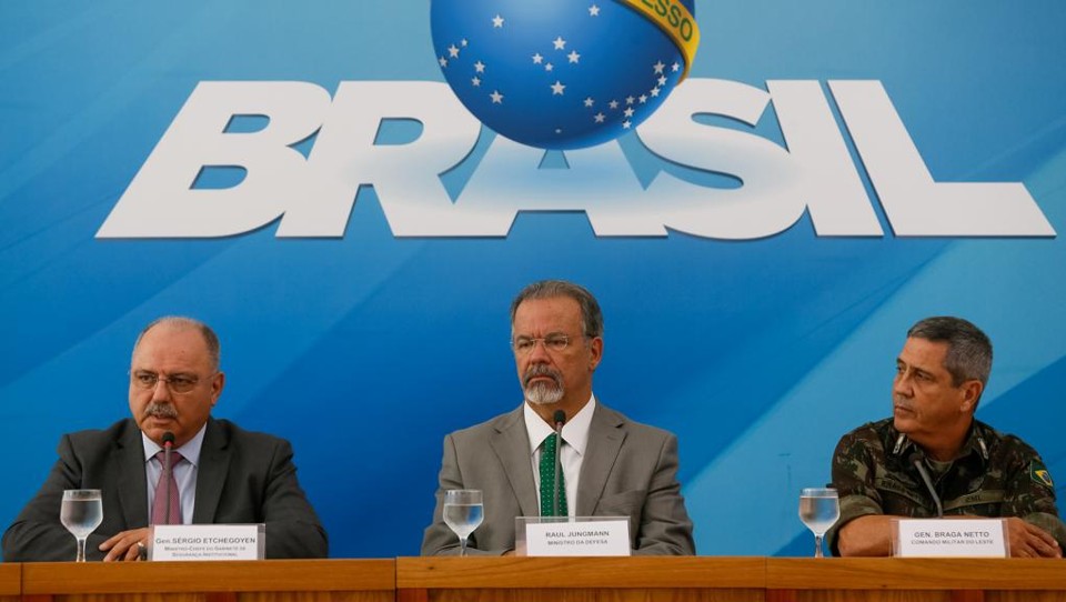 O que as Forças Armadas vão fazer no Rio? O governo não detalhou Os ministros Etchegoyen e Jungmann e o interventor federal no Rio, general Braga Netto: sem detalhes sobre a atuação das forças militares no estado. | Beto Barata/PR