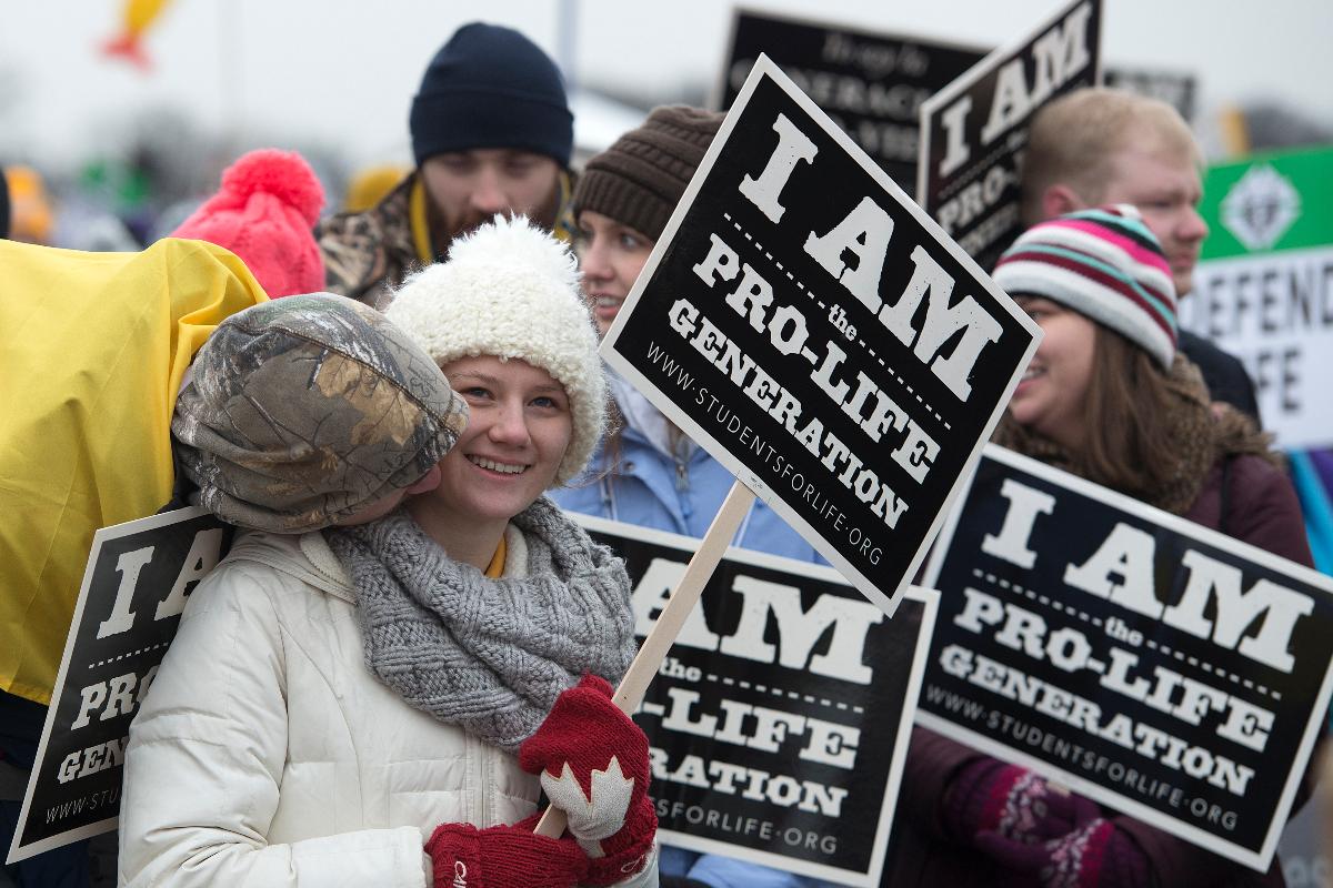 Na Marcha anual Pela Vida em Washington, em janeiro, jovens seguram cartazes com a frase “Eu sou a Geração Pró-Vida” | Marvin JosephThe Washington Post