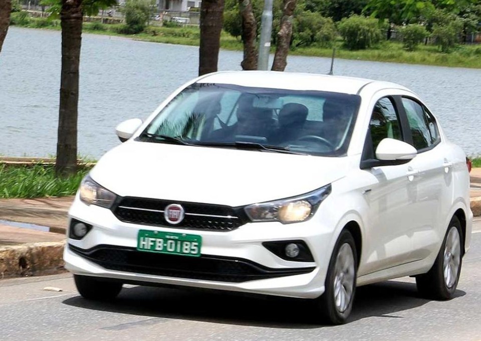 Fiat Cronos: design mais esportivo que o Argo, mas com o mesmo espaço interno. | Divulgação/Fiat