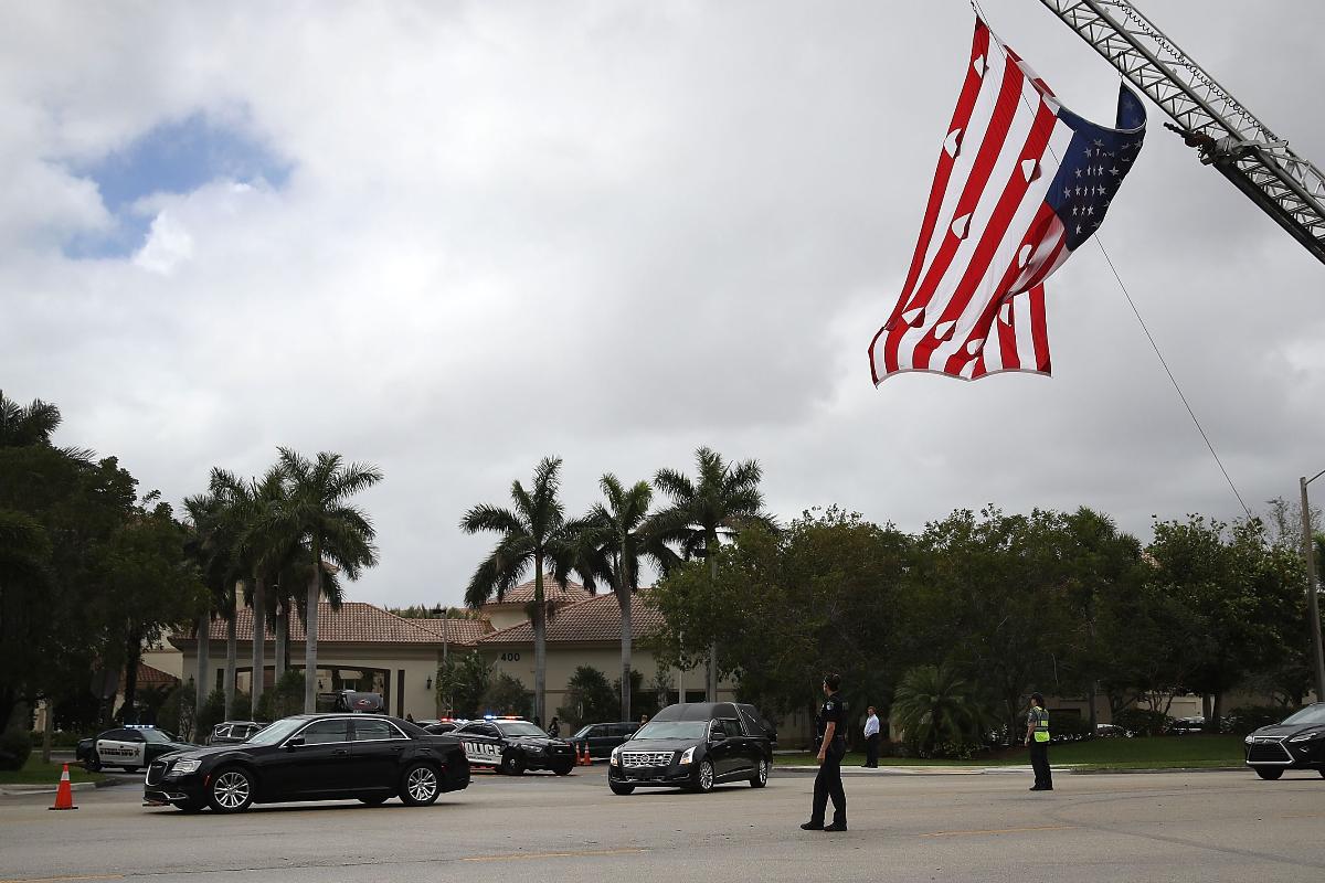 Funeral de uma das vítimas ocorreu nesta quinta-feira (22) em Coral Springs, na Flórida | JOE RAEDLEAFP