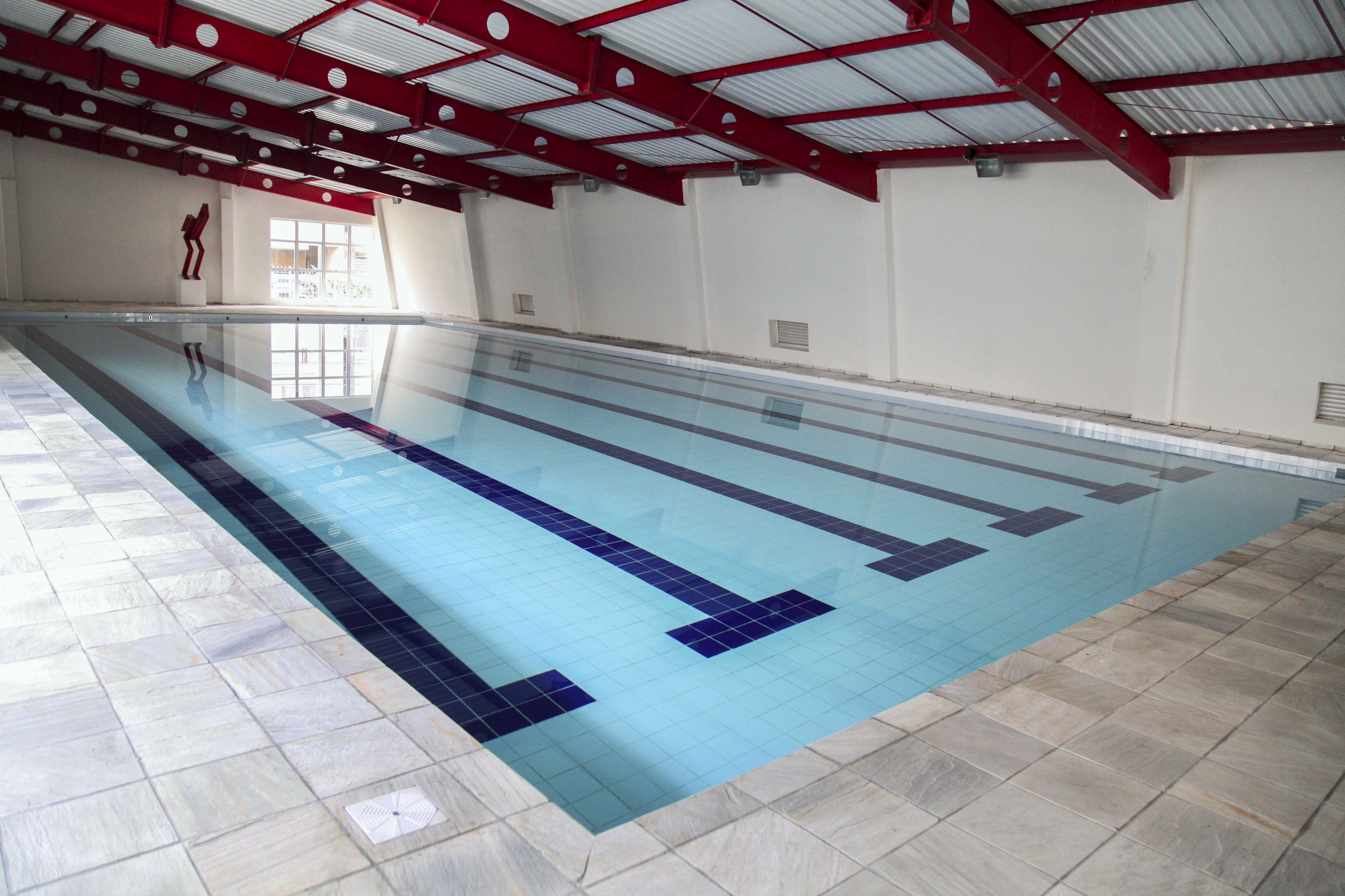 Cobertura na piscina era uma antiga reivindicação dos usuários do centro esportivo da Praça Oswaldo Cruz. | Guilherme Dala Barba/Prefeitura de Curitiba