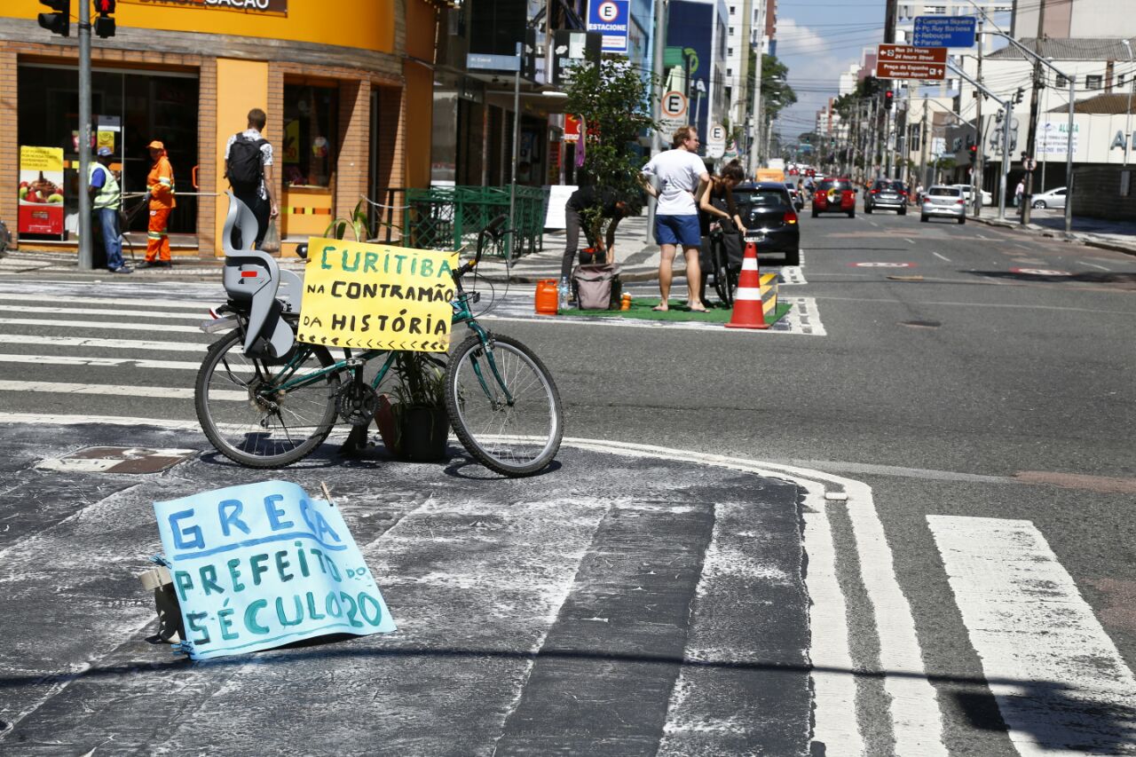 Ciclistas questionam por que a prefeitura não consultou a população sobre a extinção da Calçada Verde. | Aniele Nascimento/Gazeta do Povo