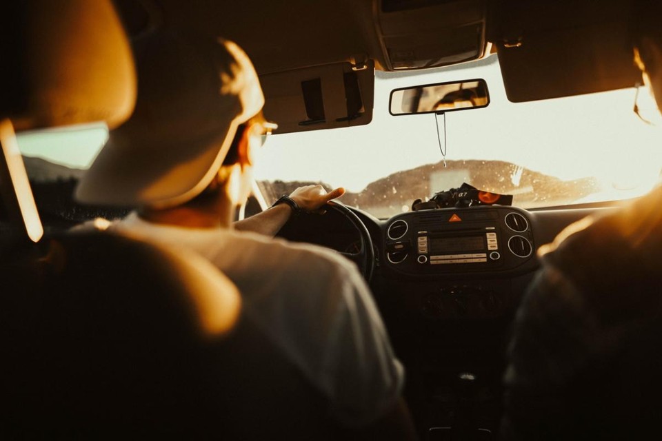 Veja 8 cuidados que você precisa ter com o seu carro no verão Alta intensidade dos raios solares pode danificar partes internas e externas dos veículos. | Pexels