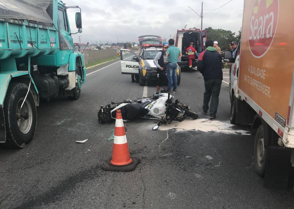 Moto do policial que se envolveu em acidente na BR-277. | Divulgação/PRF