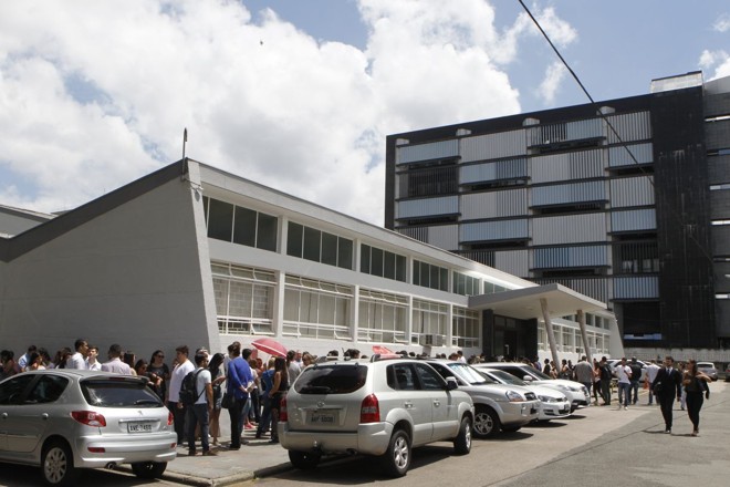 Fila no Tribunal do Júri de Curitiba | Daniel Caron/Gazeta do Povo