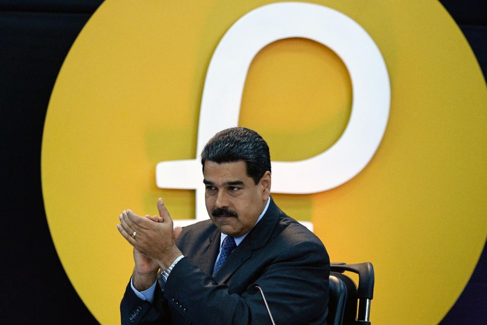 O presidente venezuelano, Nicolás Maduro, durante uma conferência de imprensa para o lançamento da nova moeda virtual do país | FEDERICO PARRA/AFP
