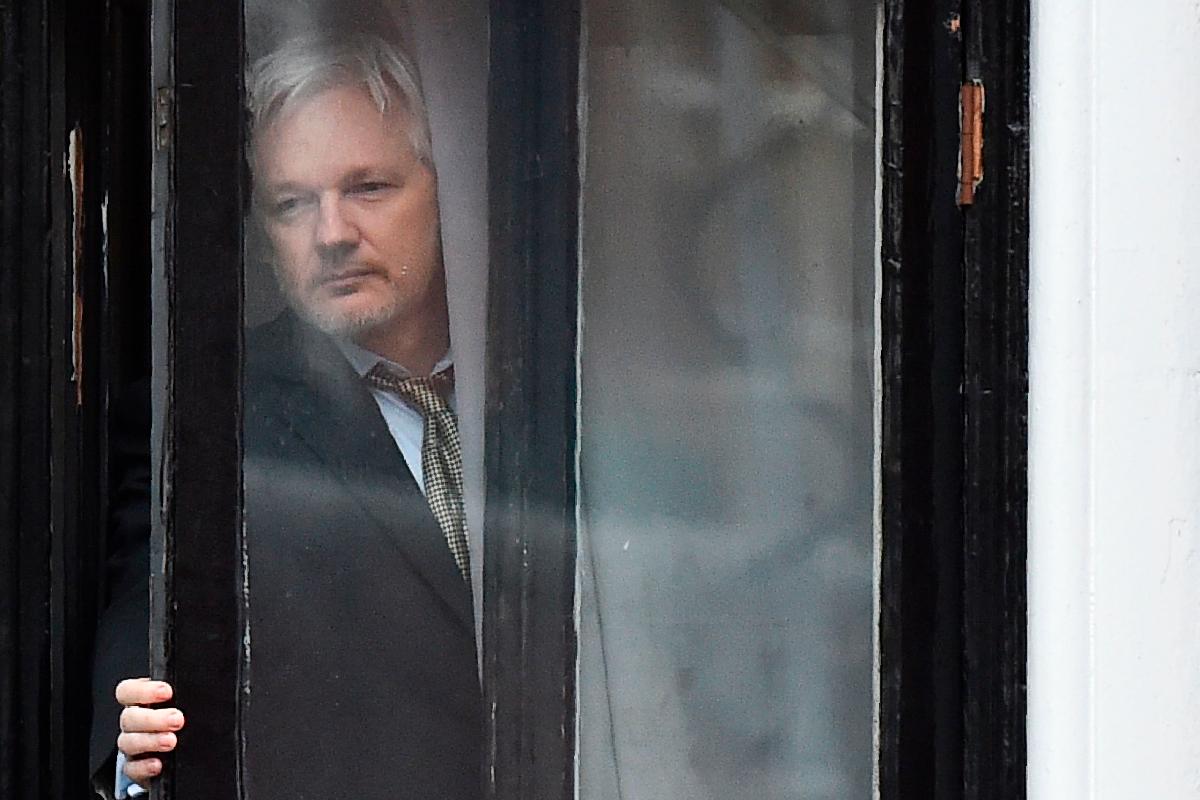 Fundador do WikiLeaks, Julian Assange, está refugiado na embaixada do Equador em Londres desde 2012 | BEN STANSALLAFP