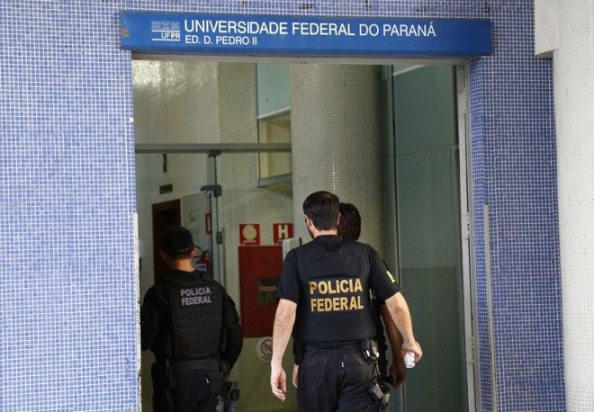 Polícia Federal fez busca e apreensão de documentos na UFPR. | Aniele Nascimento/ Gazeta do Povo