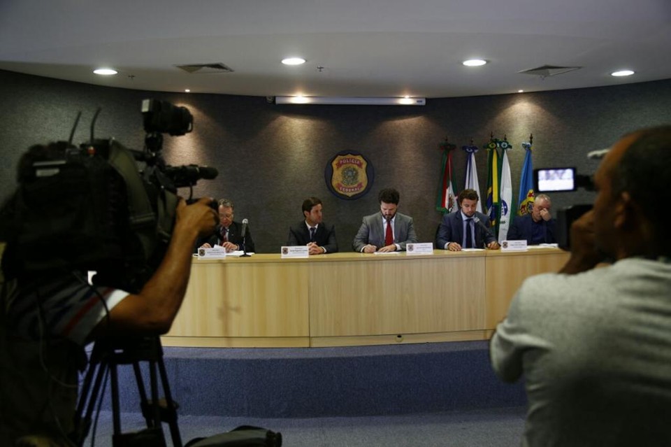 Lava Jato quer descobrir o que está por trás dos “altos preços do pedágio” no Paraná Policiais federais deram entrevista coletiva nesta quinta (22) | Aniele Nascimento/Gazeta do Povo