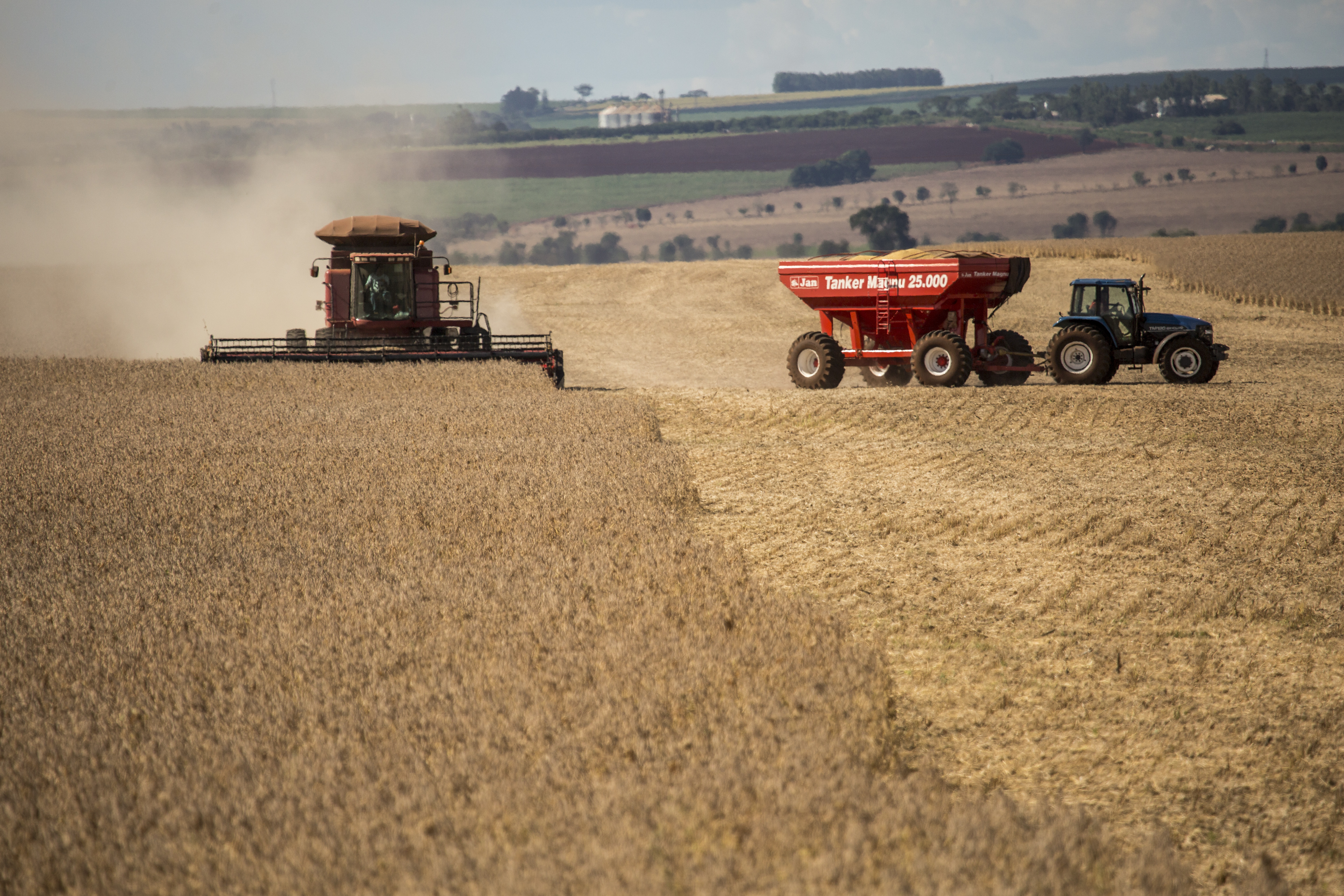 Corrida contra a chuva: 25% da soja em Goiás já foi colhida. | Marcelo Andrade/Gazeta do Povo
