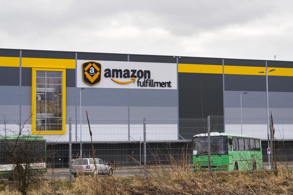 Centro de Distribuição da Amazon nos Estados Unidos. | Bigstock