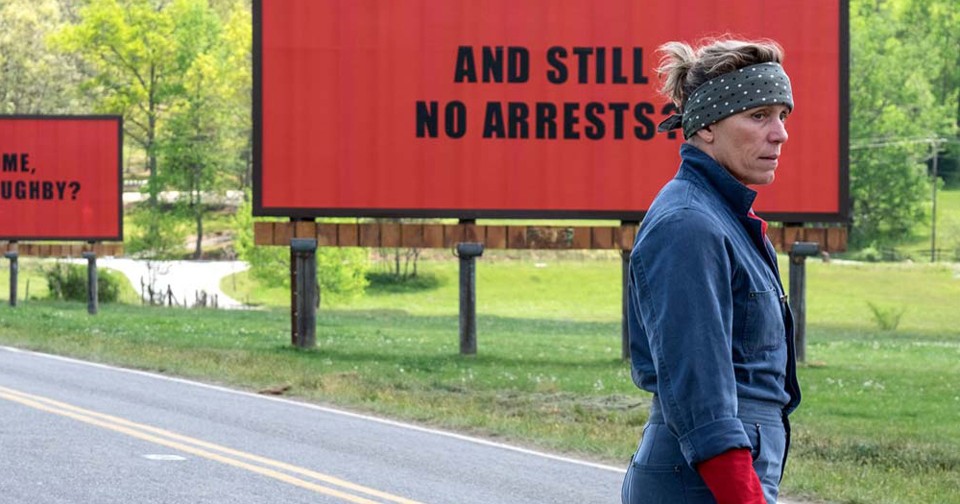 Cena do filme “Três Anúncios para um Crime”: artista faz outdoors iguais em Hollywood criticando a Academia | Divulgação/