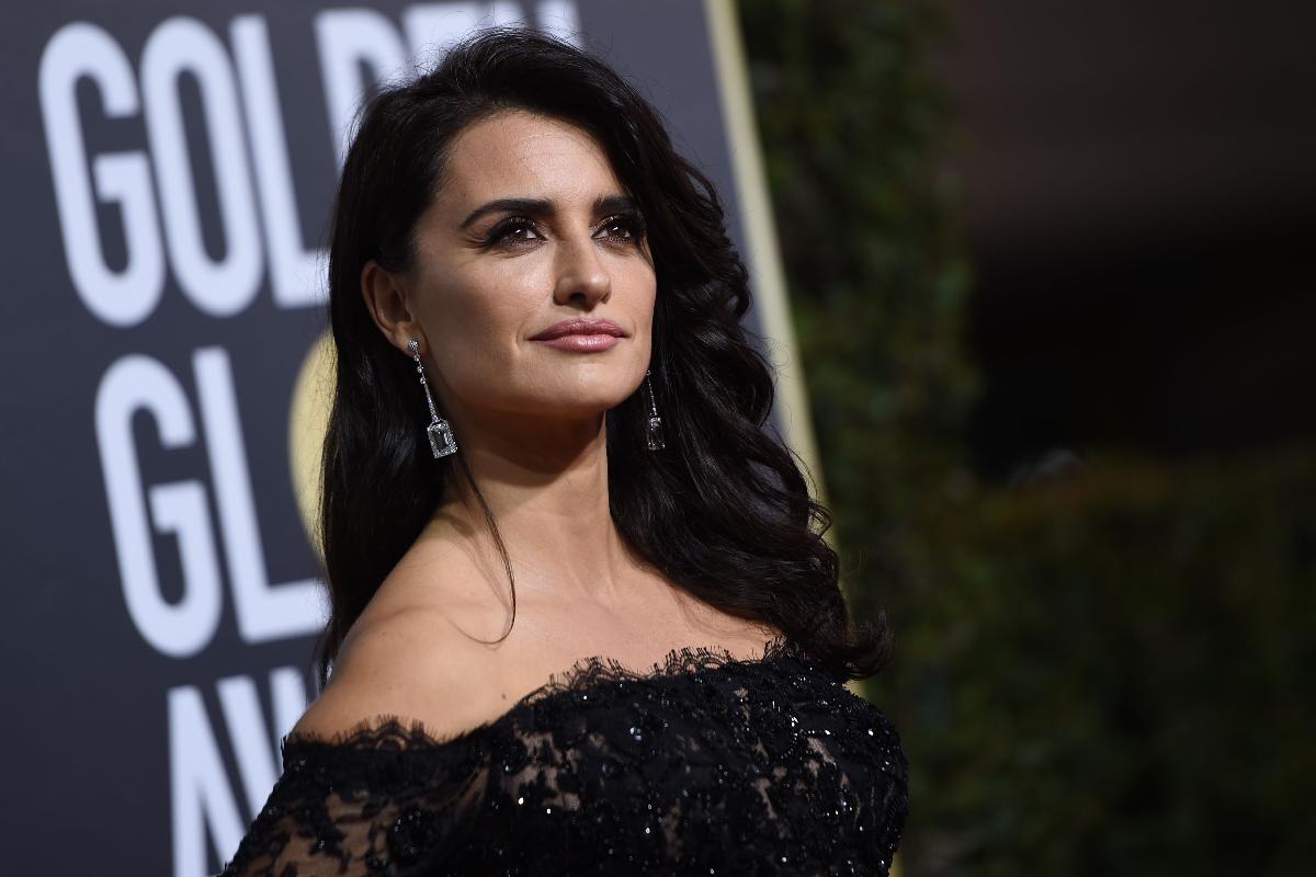 A atriz espanhola Penelope Cruz durante a cerimônia do Globo de Ouro. Atrizes foram de preto para protestar contra o assédio sexual na indústria do cinema | VALERIE MACON/AFP