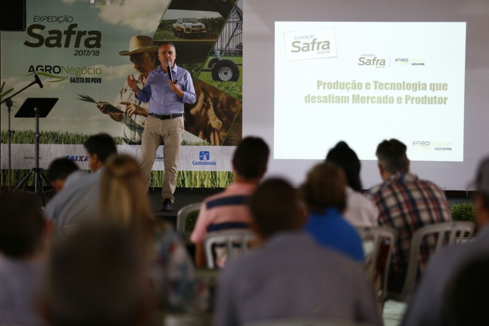 Cada grão de soja carrega um avião inteiro em tecnologia, aponta seminário | /