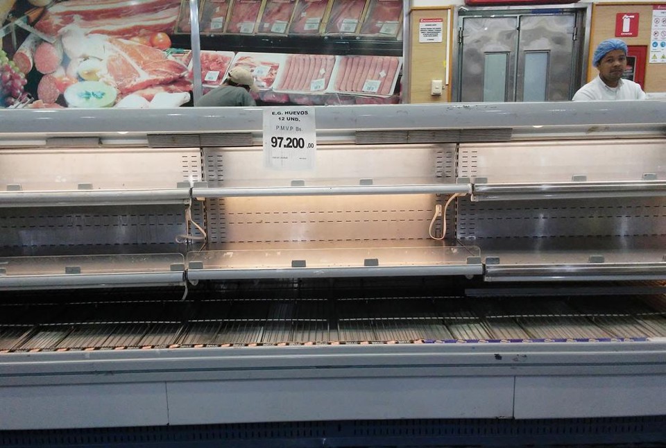 Imagem de um supermercado em Caracas, Venezuela, em 11 de janeiro de 2018: país vive escassez generalizada de alimentos | Juan Barreto/AFP