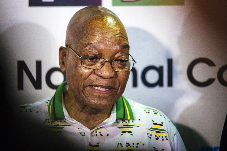 Jacob Zuma, presidente da África do Sul, fala com jornalistas durante a 54ª conferência nacional do partido do Congresso Nacional Africano em Joanesburgo, África do Sul, em 18 de dezembro de 2017 | Waldo Swiegers/Bloomberg