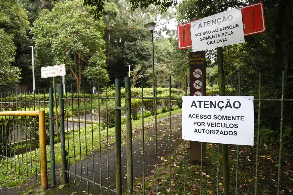 Uma das passagens à pista de caminhada. | Aniele Nascimento/Gazeta do Povo