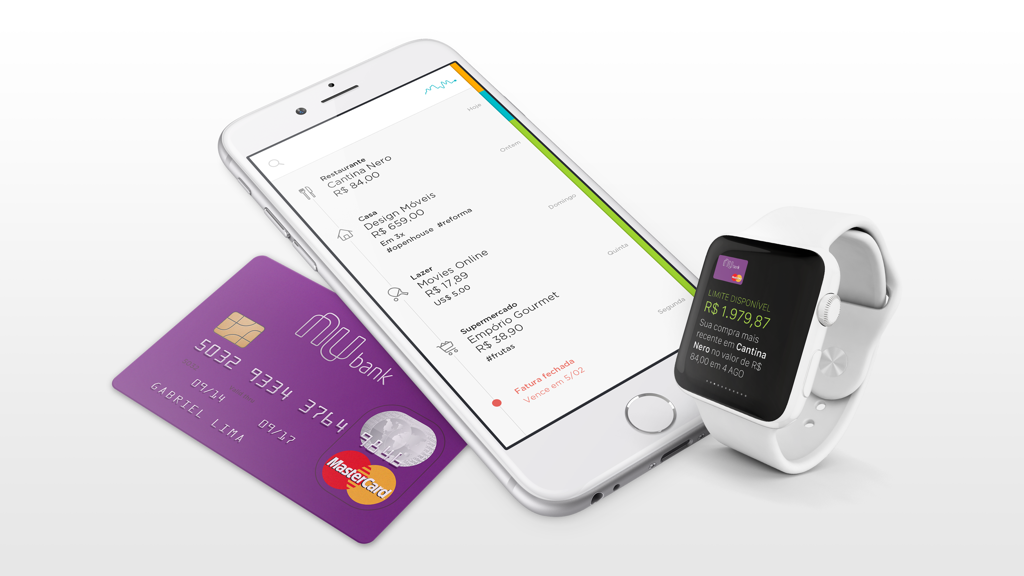 Cartão e aplicativo do Nubank em smartphone e relógio inteligente. | Nubank/Divulgação