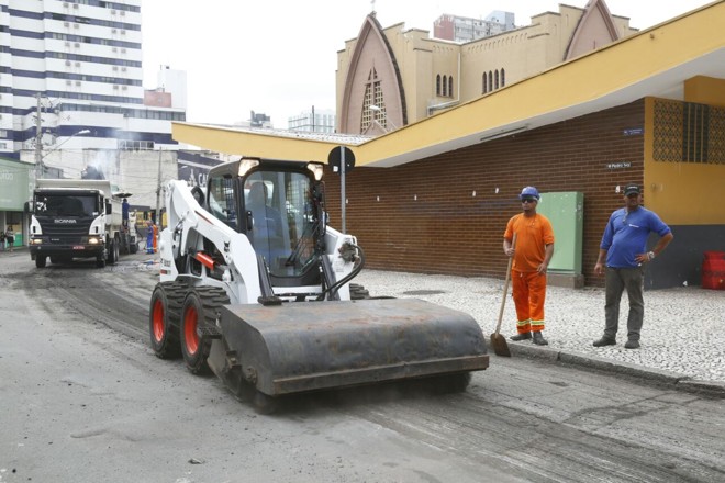 Obras na Pedro Ivo, em Curitiba | Aniele Nascimento/Gazeta do Povo