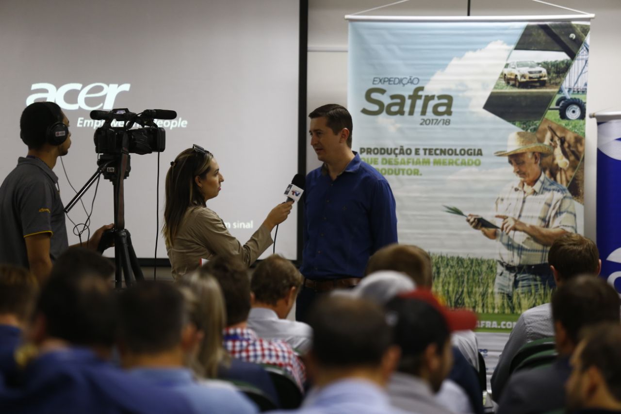 Gerente regional da C.Vale em Cruz Alta, Luciano Trombetta durante entrevista à emissora local | Jonathan Campos/Gazeta do Povo