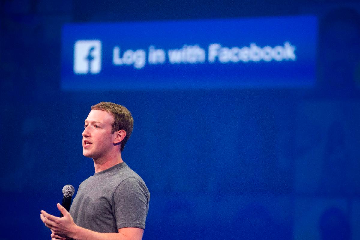 A rede social de Zuckerberg já perdeu US$ 50 bilhões desde que a crise institucional se agravou | JOSH EDELSONAFP