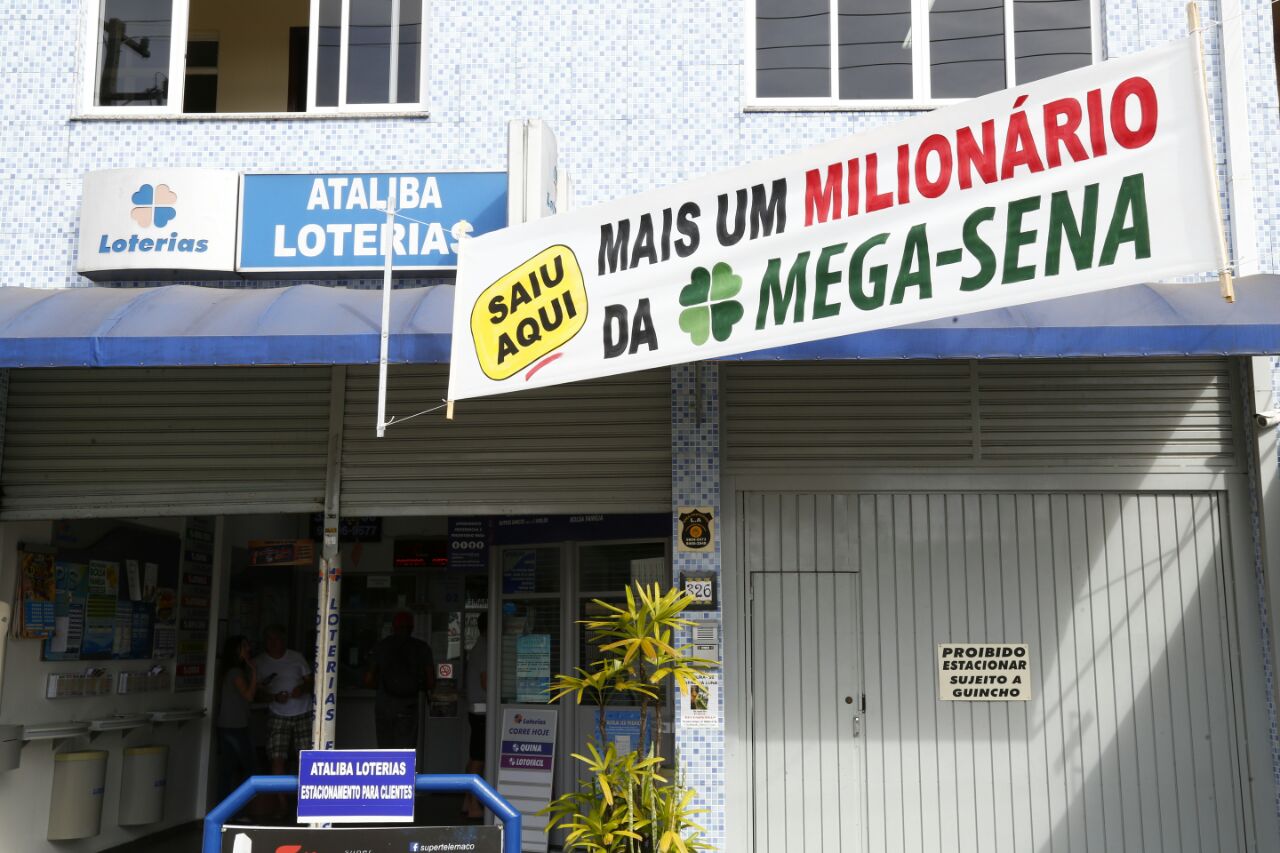 Ataliba Loterias, no Portão, já fez dois milionário em três anos. | Aniele Nascimento/Gazeta do Povo