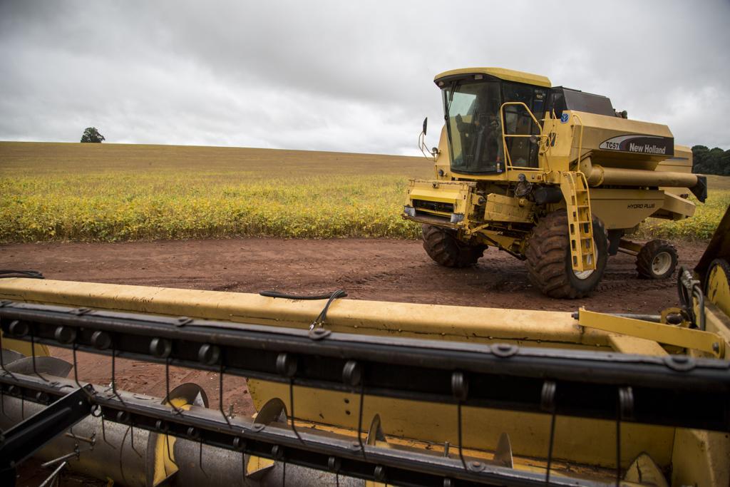 Operadores de máquinas no campo tem salários que podem superar o de professor | Marcelo Andrade/Gazeta do Povo