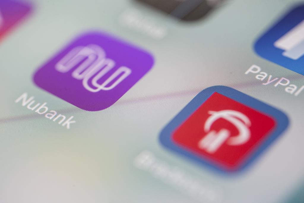 Ícone do Nubank e do Bradesco. | Marcelo Andrade/Gazeta do Povo