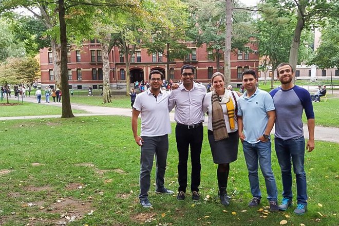 Com os colegas de universidade | Acervo pessoal