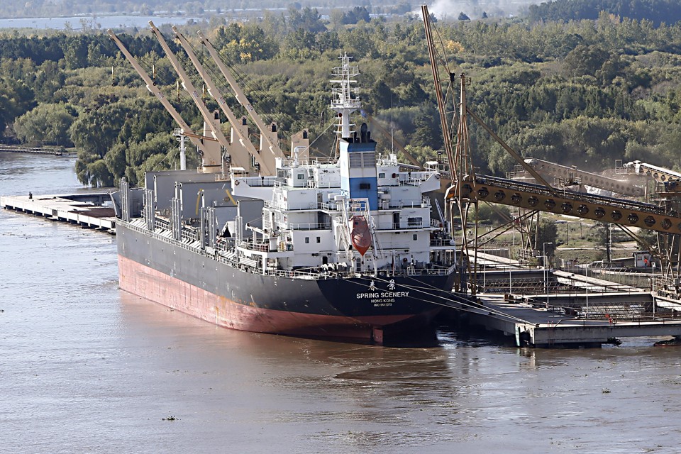 Transporte de grãos no Rio Paraná | Albari Rosa/Gazeta do Povo