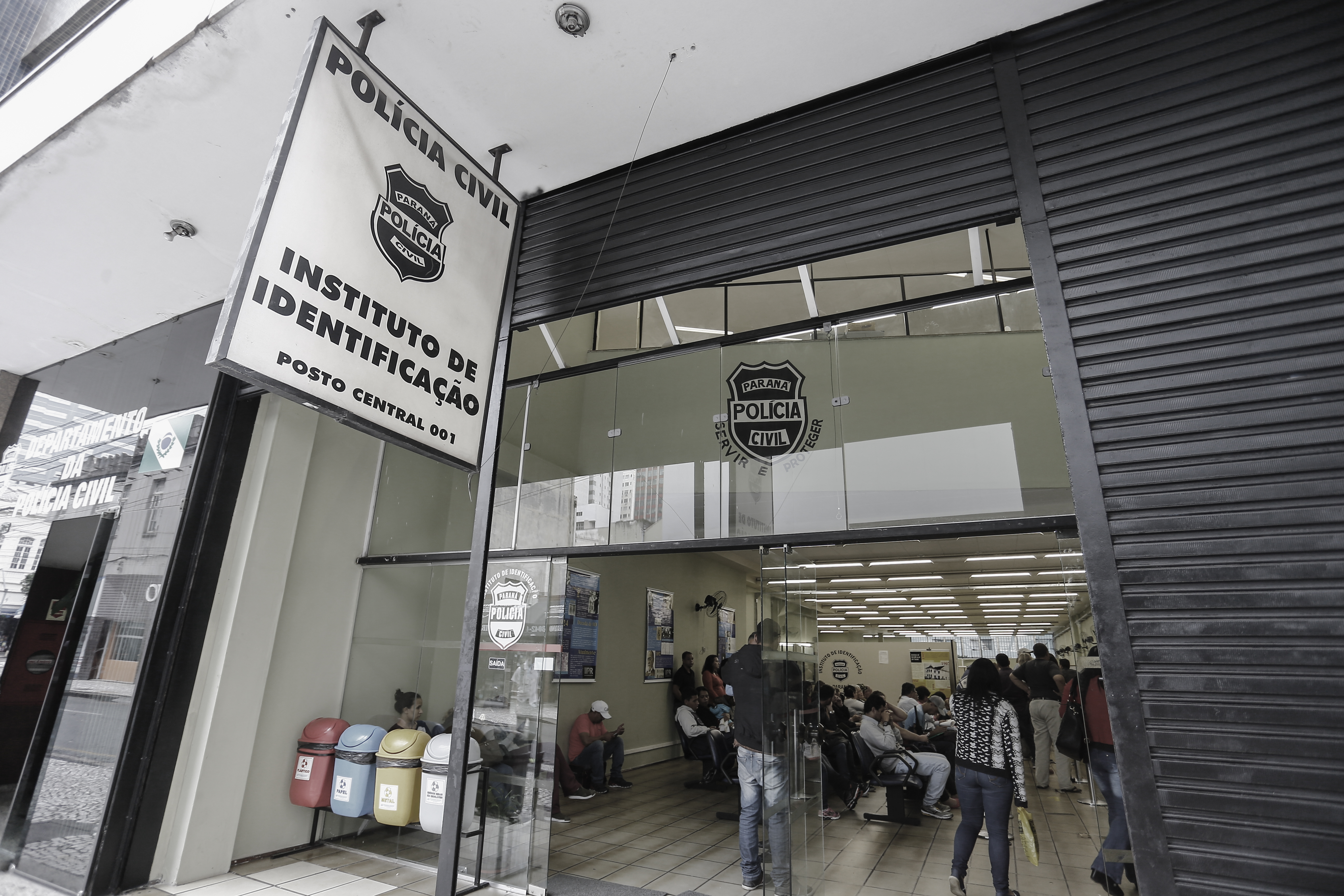 Uma das medidas é ampliar o horário de atendimento no Instituto de Identificação. | Jonathan Campos/Gazeta do Povo