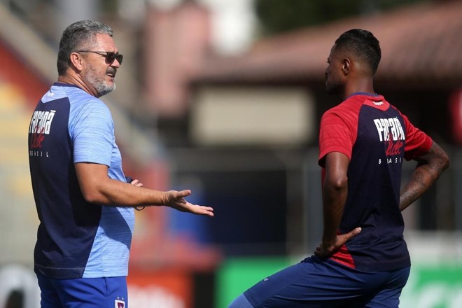 Técnico comandou o Tricolor em duas partidas, com um empate e uma vitória. | Albari Rosa/Gazeta do Povo