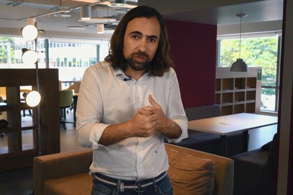 “O comportamento médio é uma doença que vai matando, estrangulando você aos poucos”, alerta o futurista Maurício Benvenutti. |