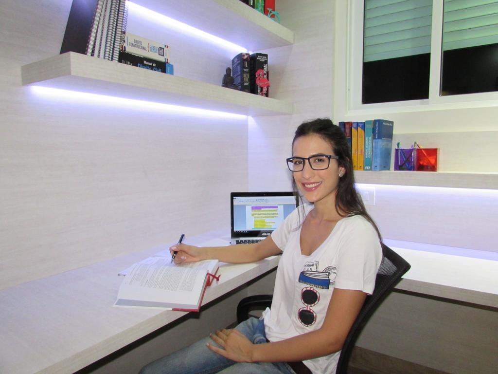 Aos 25 anos,  Maria Luisa Lesnioski, de Paranavaí, viu seu nome duas vezes na  lista de candidatos aprovados no concurso do  Tribunal Regional Eleitoral do Paraná, para técnico e analista.