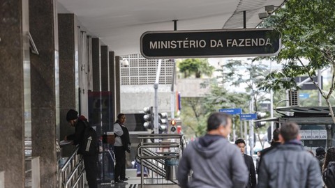 Governo perdoa R$ 62 bilhões em dívidas de empresas Governo deixará de arrecadar mais de R$ 60 bilhões ao longo dos próximos 15 anos. | Jonathan Campos/Gazeta do Povo